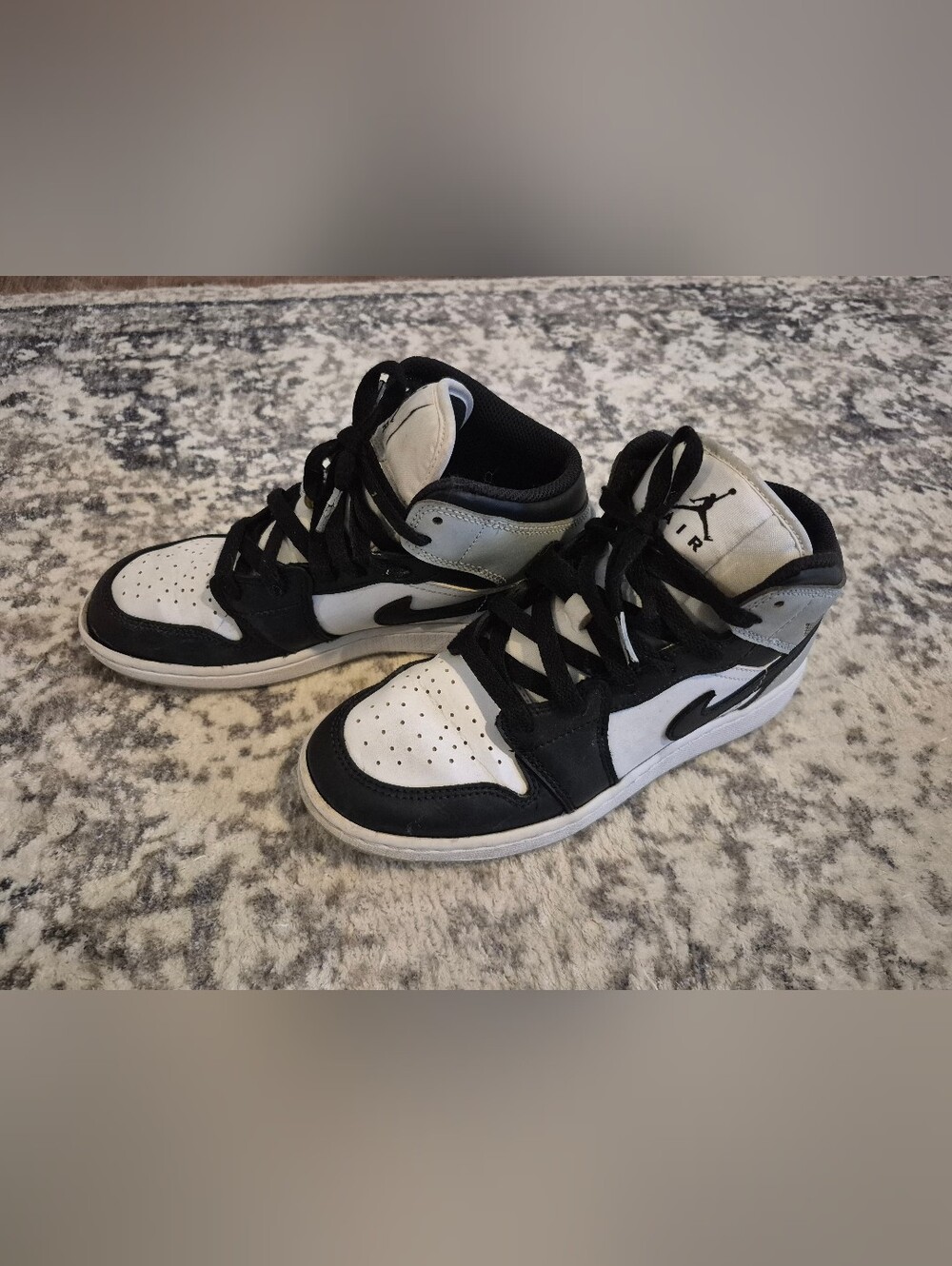 Nike Air Jordan 1 Mid Shoes Kids Size 5Y